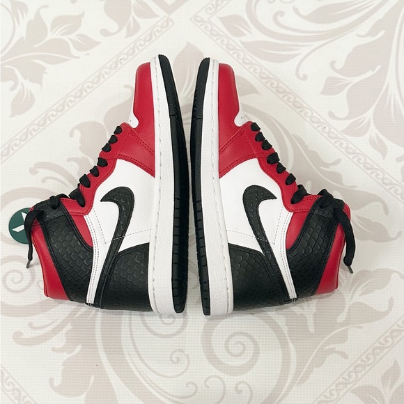 Verified Jordan 1 Retro High Chicago size 5W only 🅿️🅿️ - Picture 8 of 16